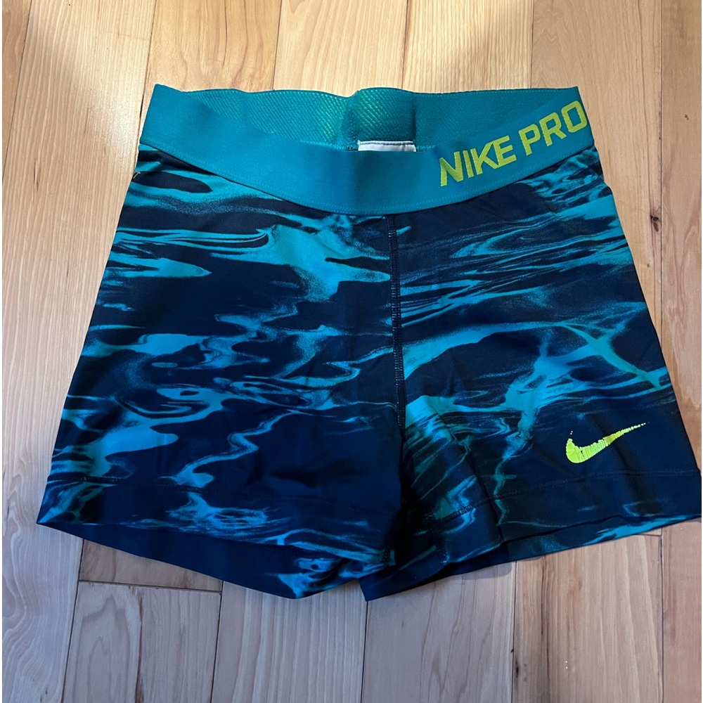 Nike Pros-Small